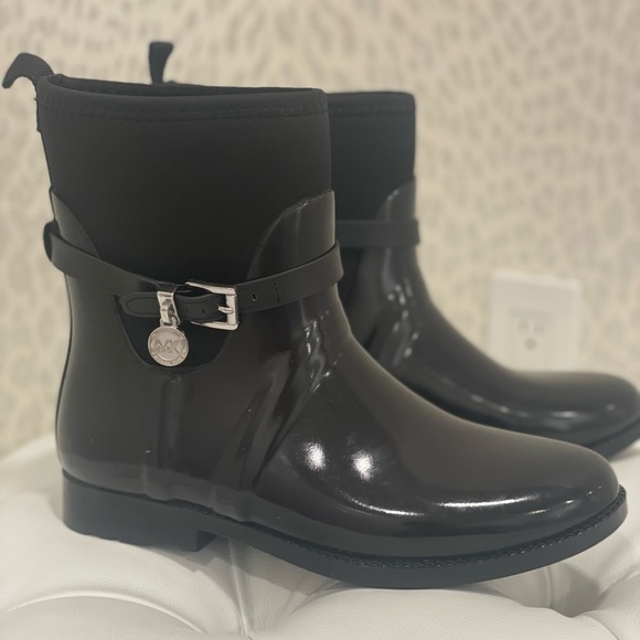 Michael Kors - Picture 1 of 5
